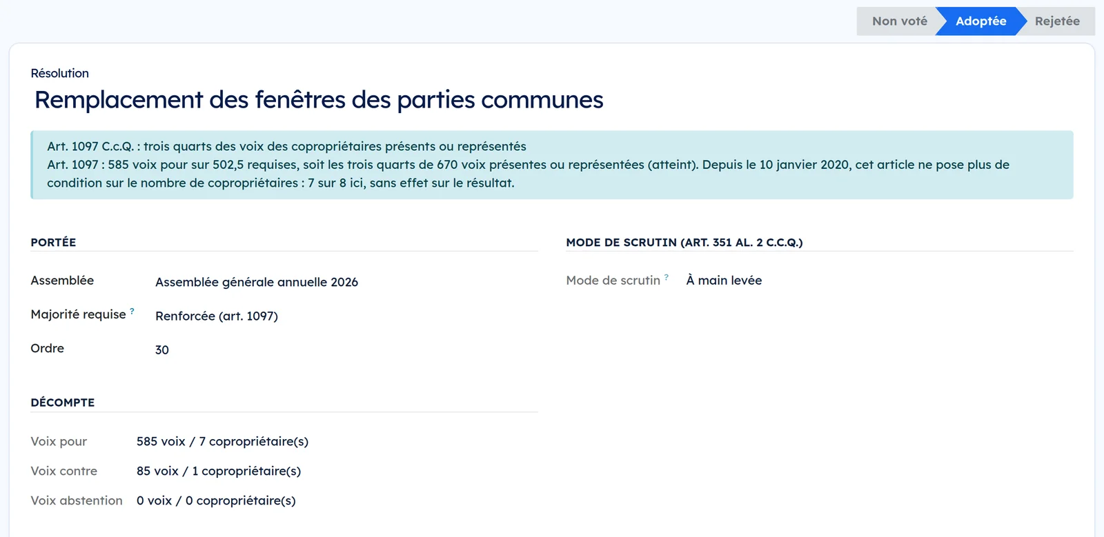 Une résolution votée en assemblée : la majorité requise et son article, puis le décompte expliqué en voix