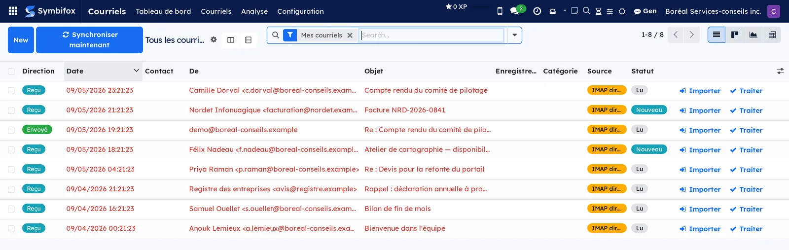 Tous les courriels list: eight lines with direction, date, sender, subject, source and status, and the Importer and Traiter actions