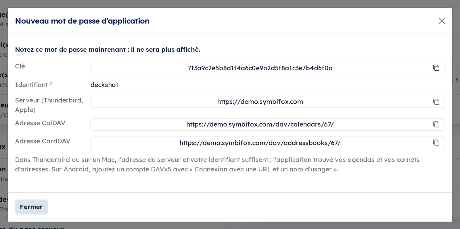 Assistant terminé : clé fictive, identifiant, adresse du serveur, adresses CalDAV et CardDAV, chacune avec son bouton de copie